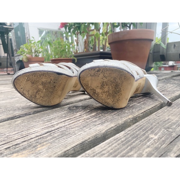 🌸2/$30 Taxi silver strappy high heeled shoes - Picture 7 of 8